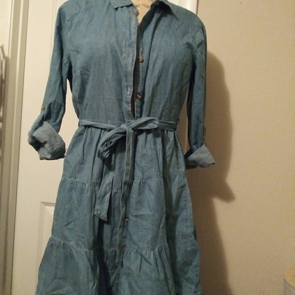 Woman's clothing - Picture 2 of 2